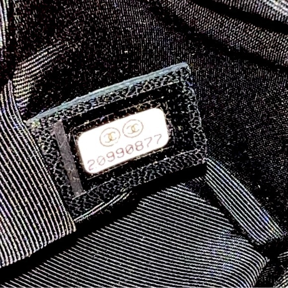 CHANEL flap boy bag in Ecru multi colored lambskin. Price is NON-NEGOTIABLE!! - Picture 16 of 17